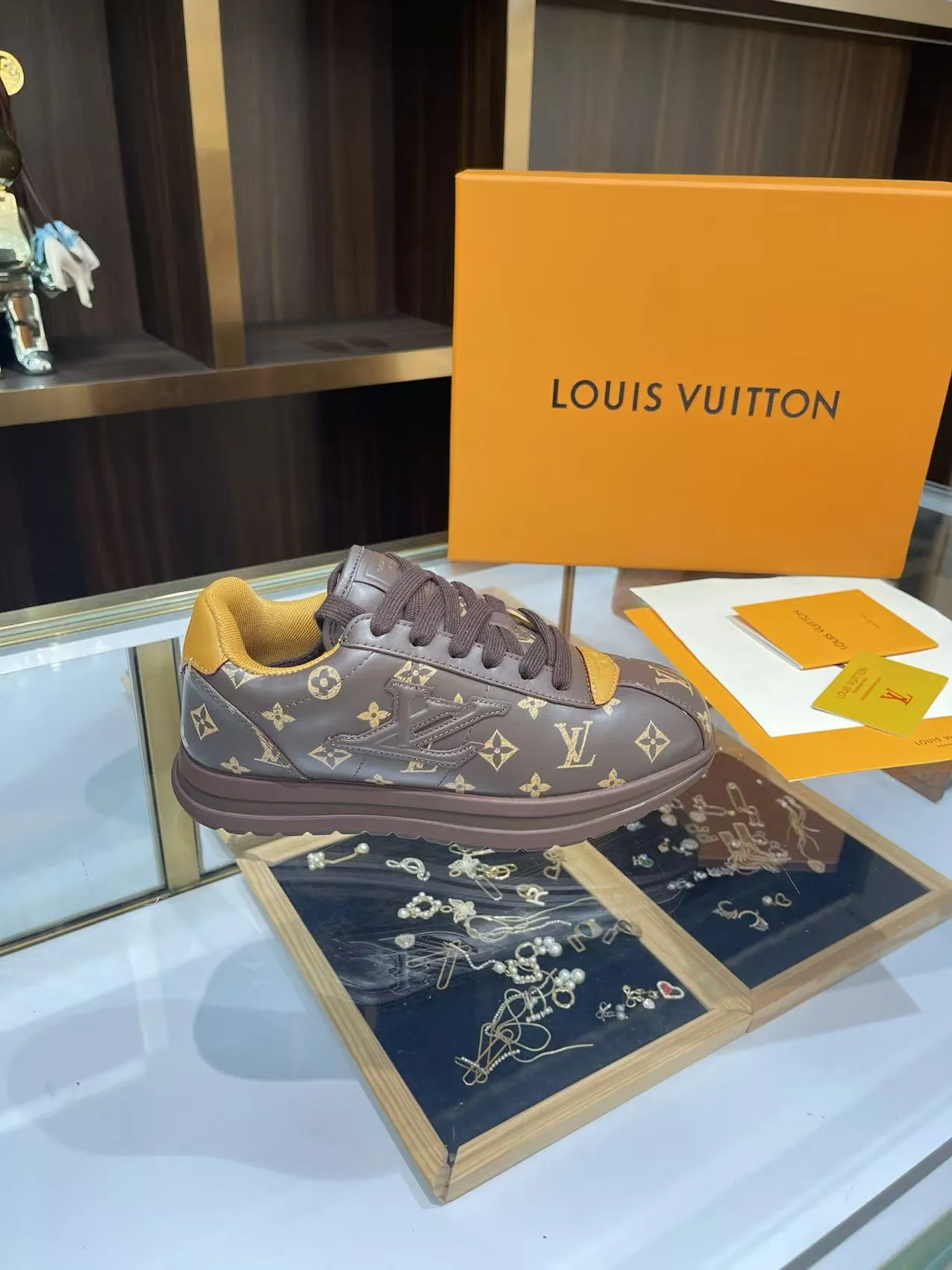 Louis Vuitton 2025年秋冬新作ブラウンローファー
