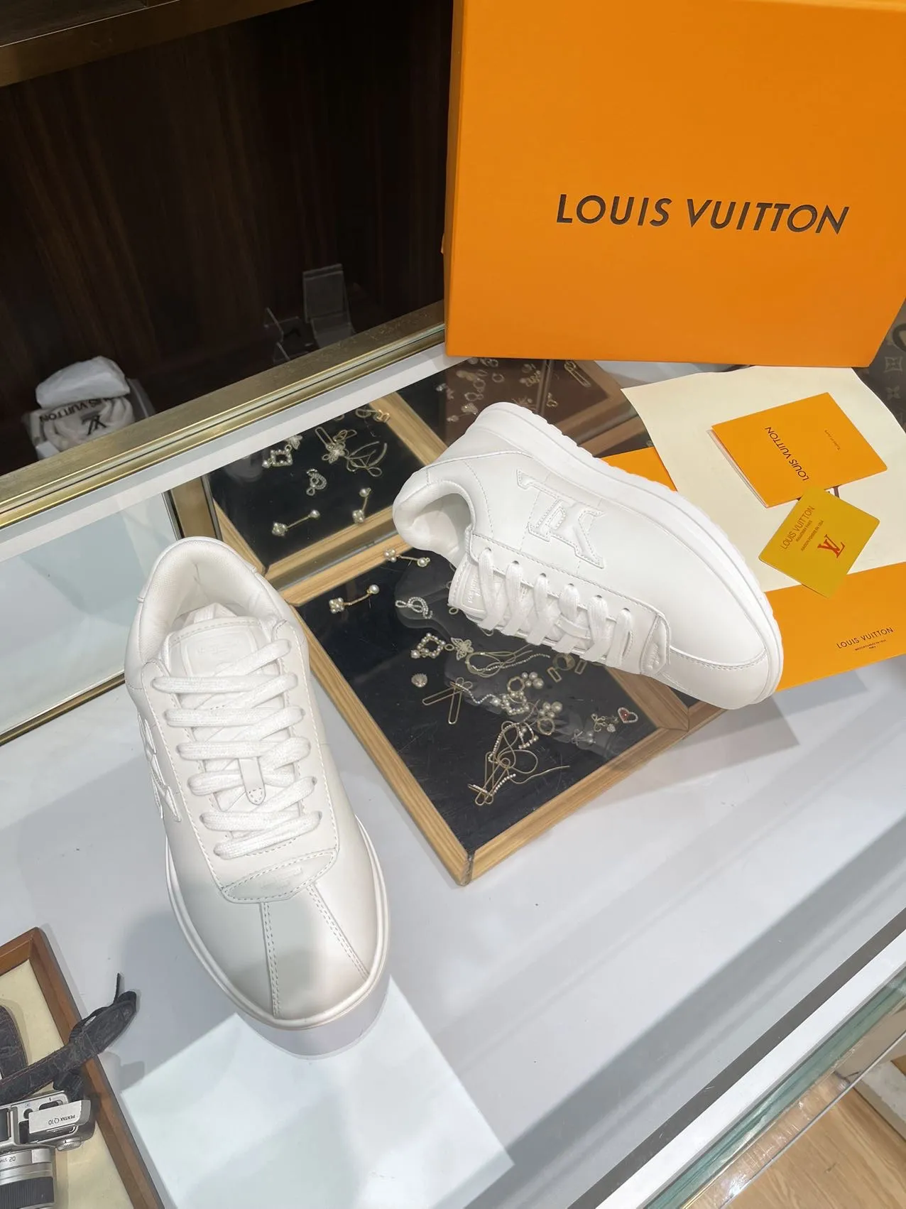 Louis Vuitton 2025SS ホワイト レザースニーカー - 画像 (5)