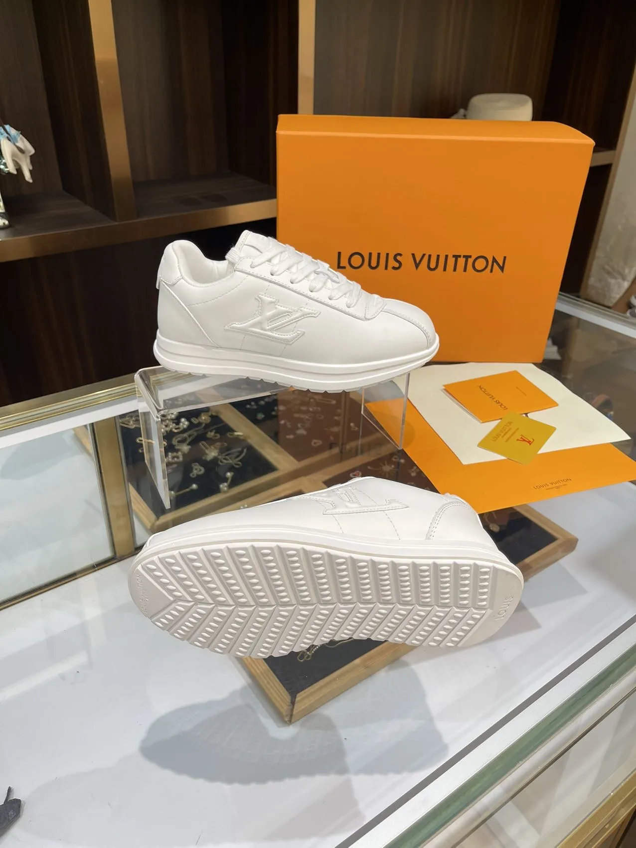 Louis Vuitton 2025SS ホワイト レザースニーカー - 画像 (8)