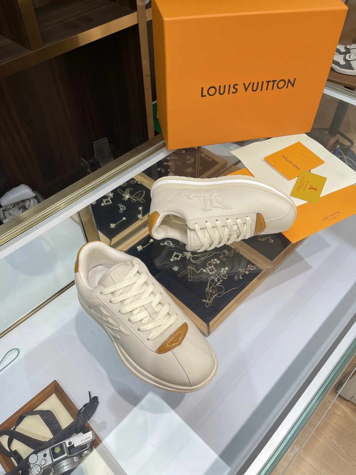 LOUIS VUITTON 2025秋冬新款 ホワイト面包休闲鞋 - 画像 (4)