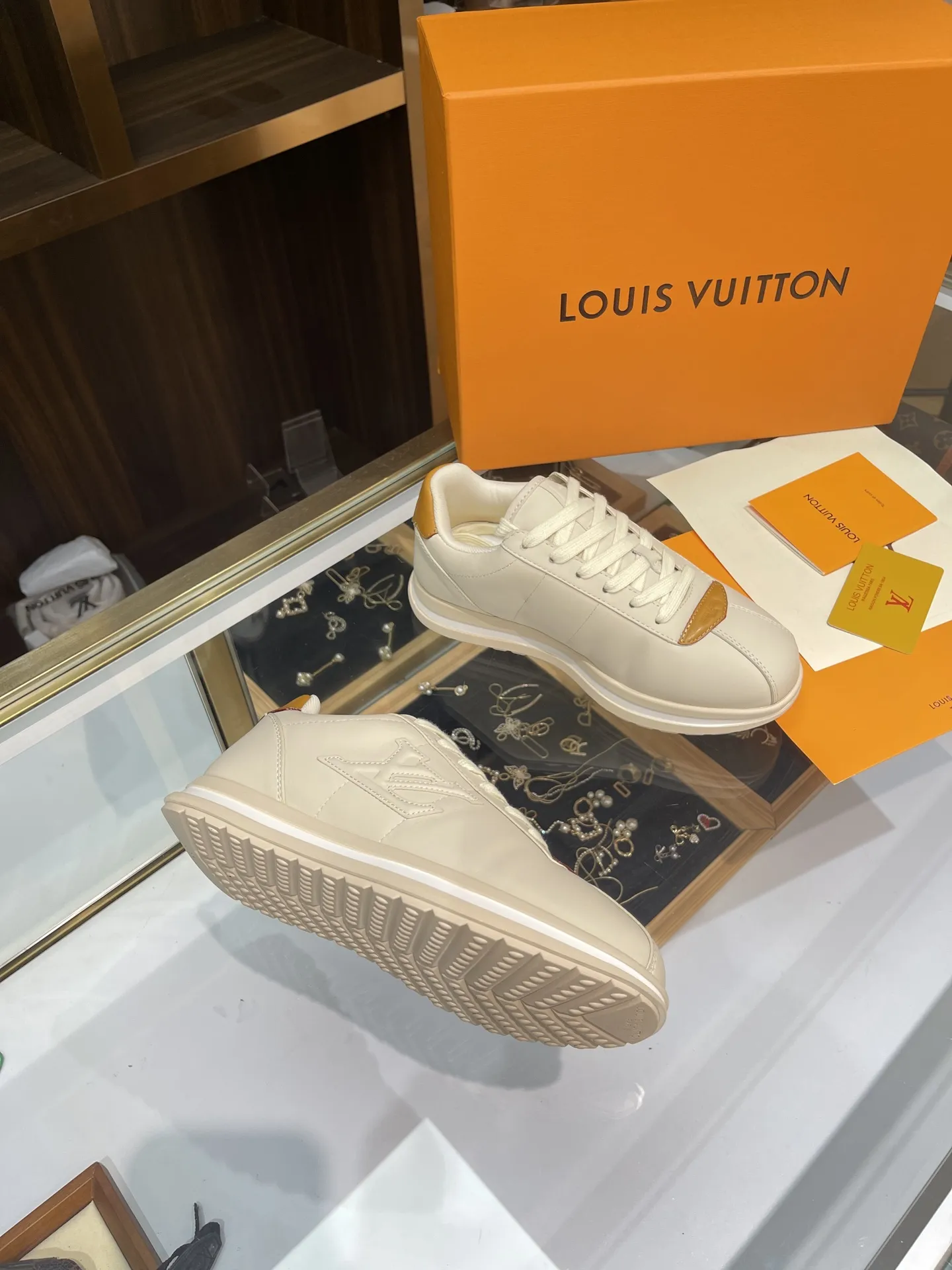 LOUIS VUITTON 2025秋冬新款 ホワイト面包休闲鞋 - 画像 (5)