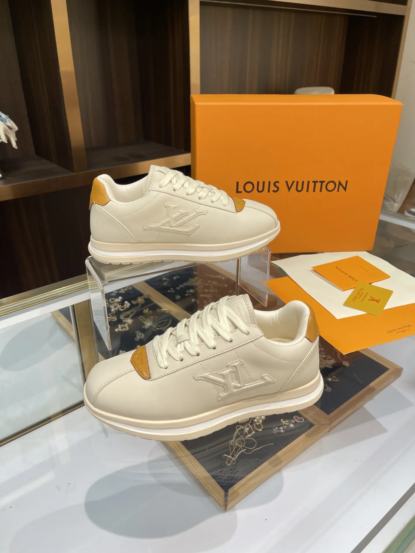 LOUIS VUITTON 2025秋冬新款 ホワイト面包休闲鞋 - 画像 (6)