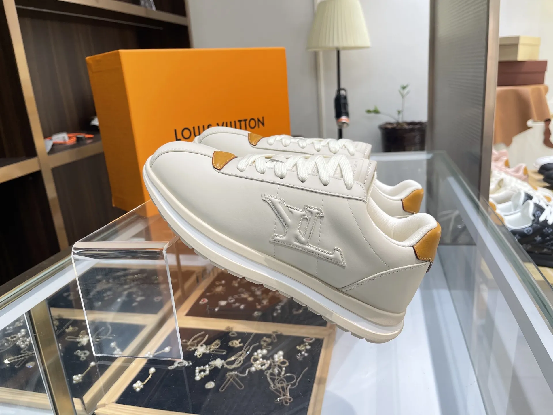 LOUIS VUITTON 2025秋冬新款 ホワイト面包休闲鞋 - 画像 (7)