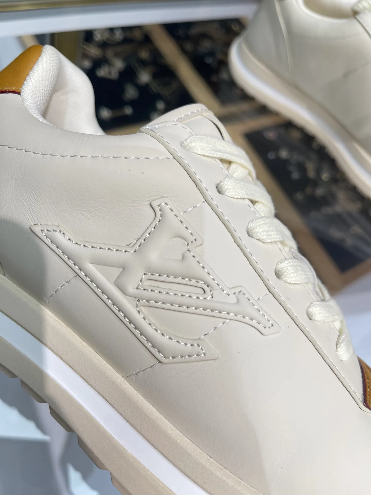 LOUIS VUITTON 2025秋冬新款 ホワイト面包休闲鞋 - 画像 (9)