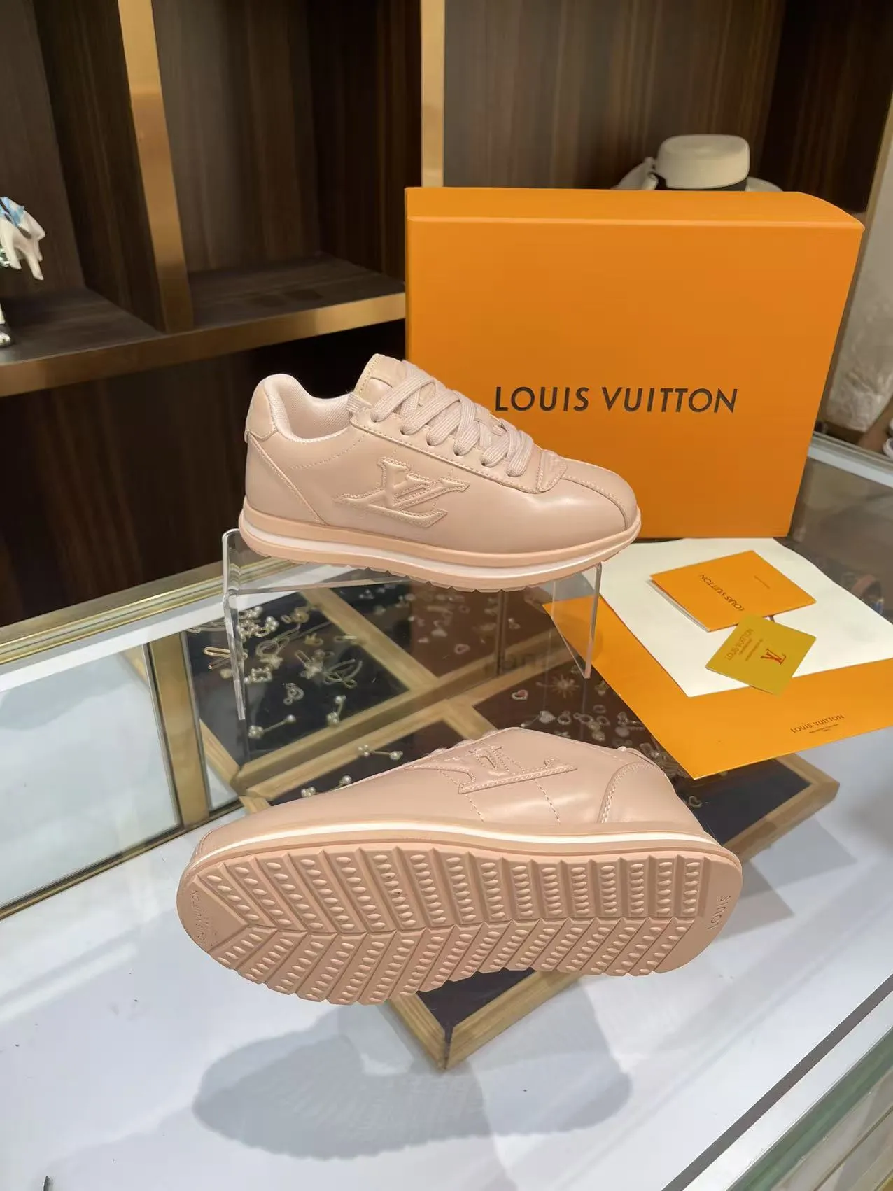ルイヴィトン ピンク レザースニーカー 2025SS - 画像 (8)
