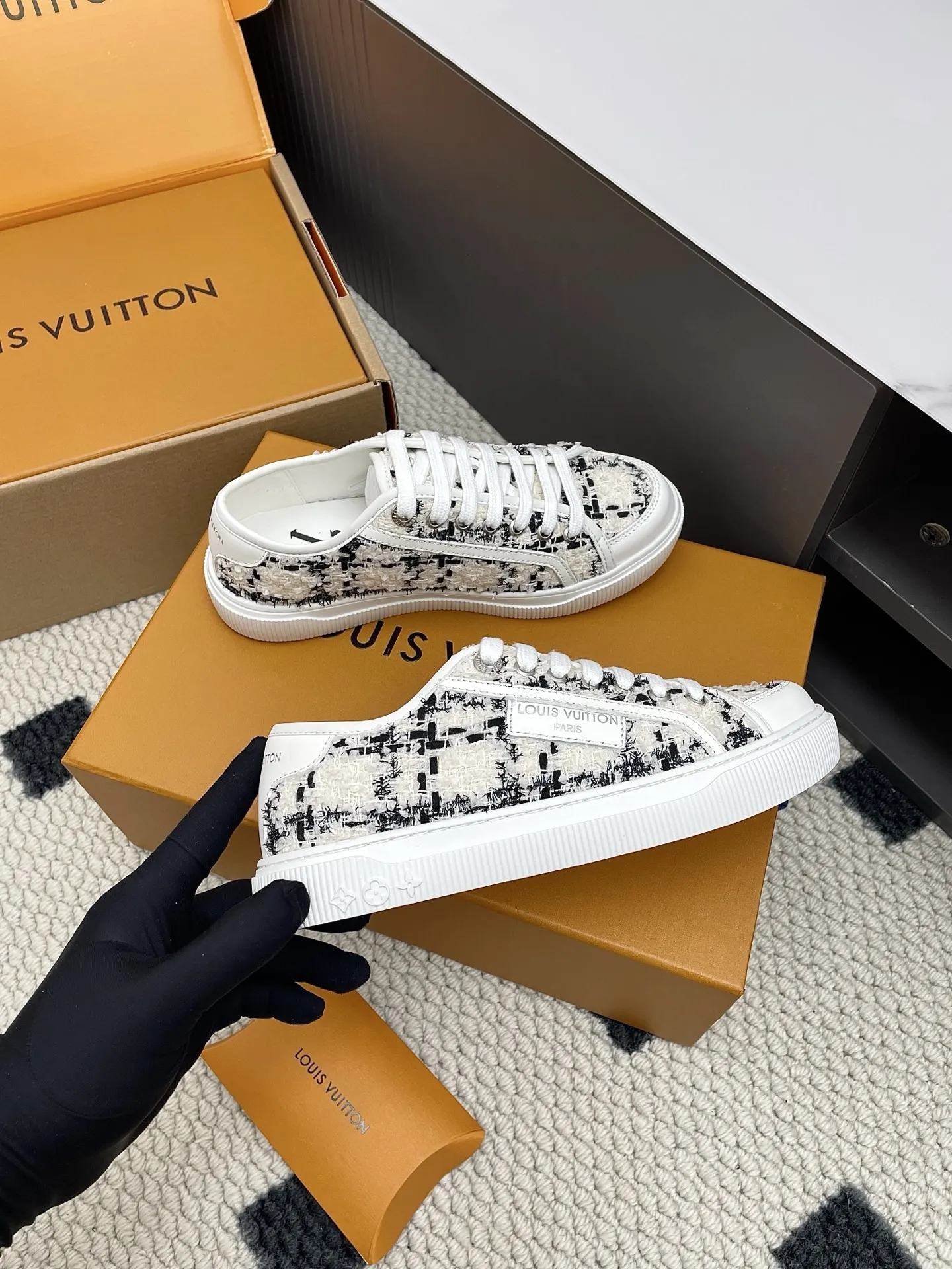 ルイヴィトン Lagoon 白 厚底スニーカー