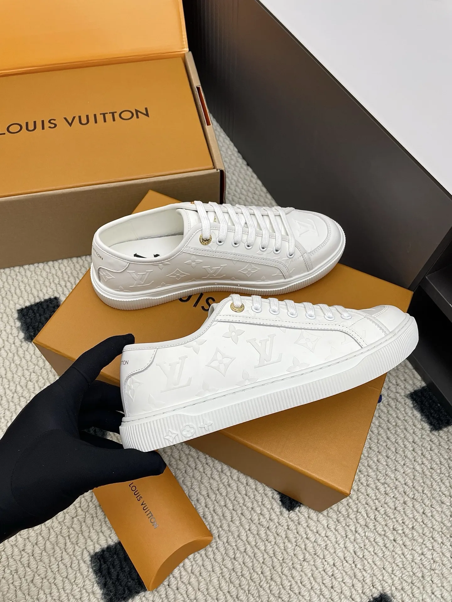 LOUIS VUITTON Lagoon ホワイト厚底スニーカー