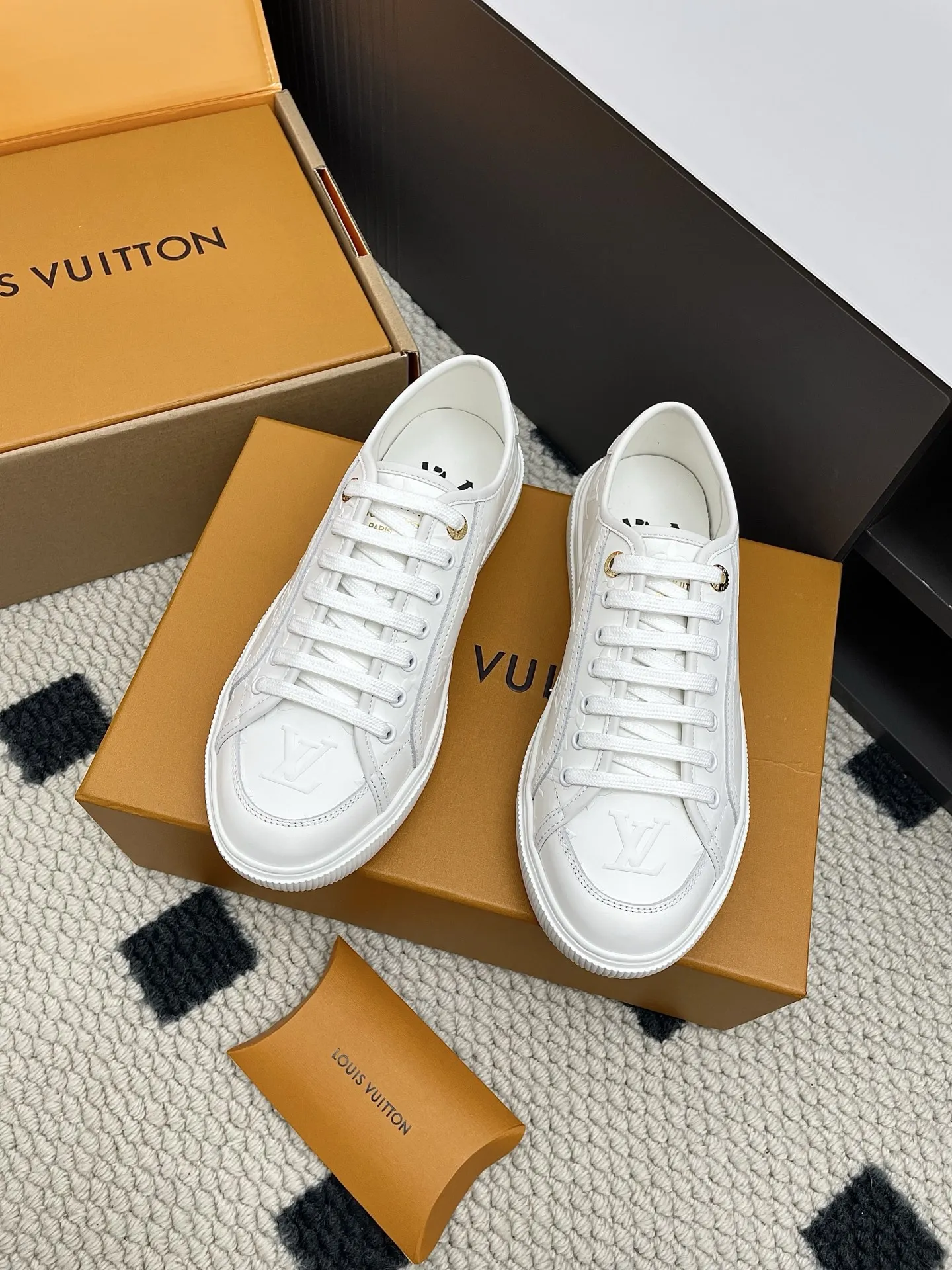 LOUIS VUITTON Lagoon ホワイト厚底スニーカー - 画像 (3)