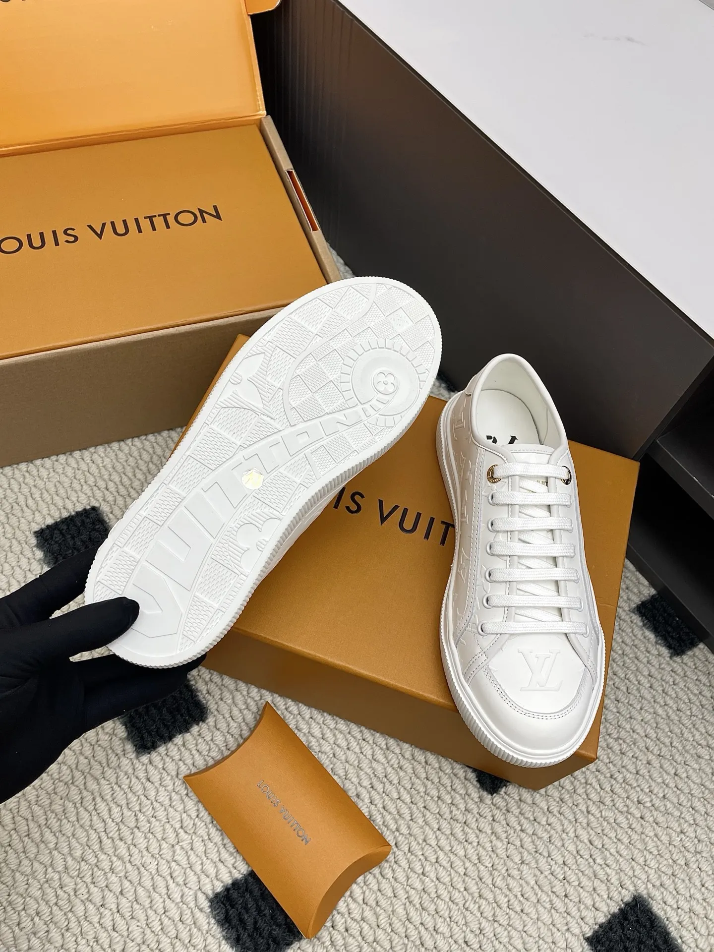 LOUIS VUITTON Lagoon ホワイト厚底スニーカー - 画像 (9)