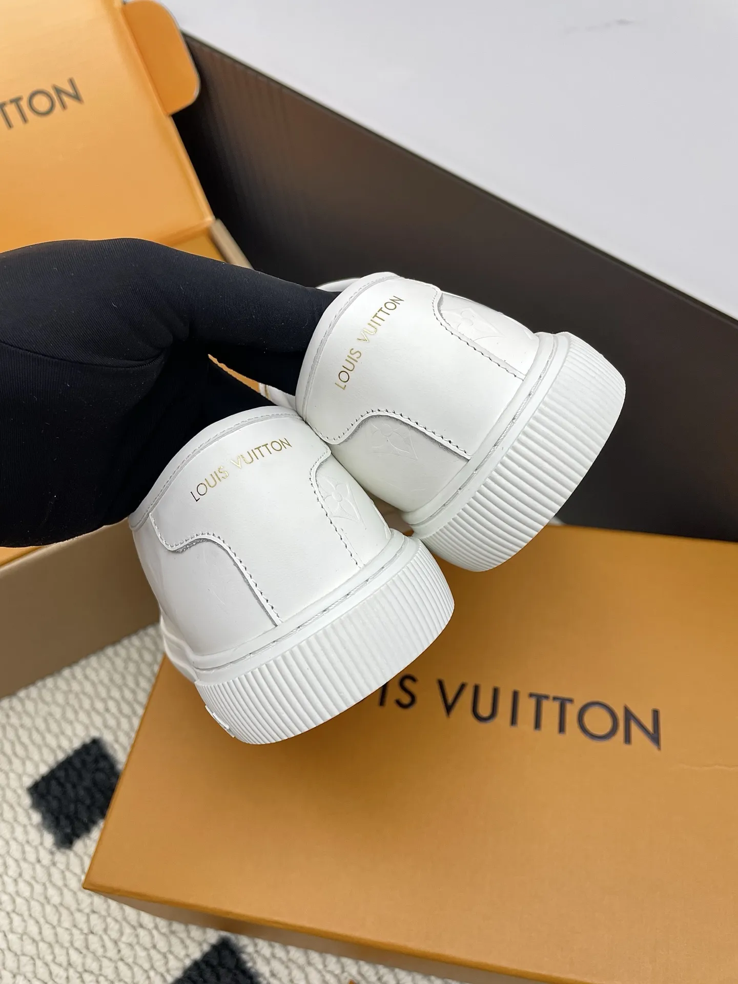 LOUIS VUITTON Lagoon ホワイト厚底スニーカー - 画像 (10)