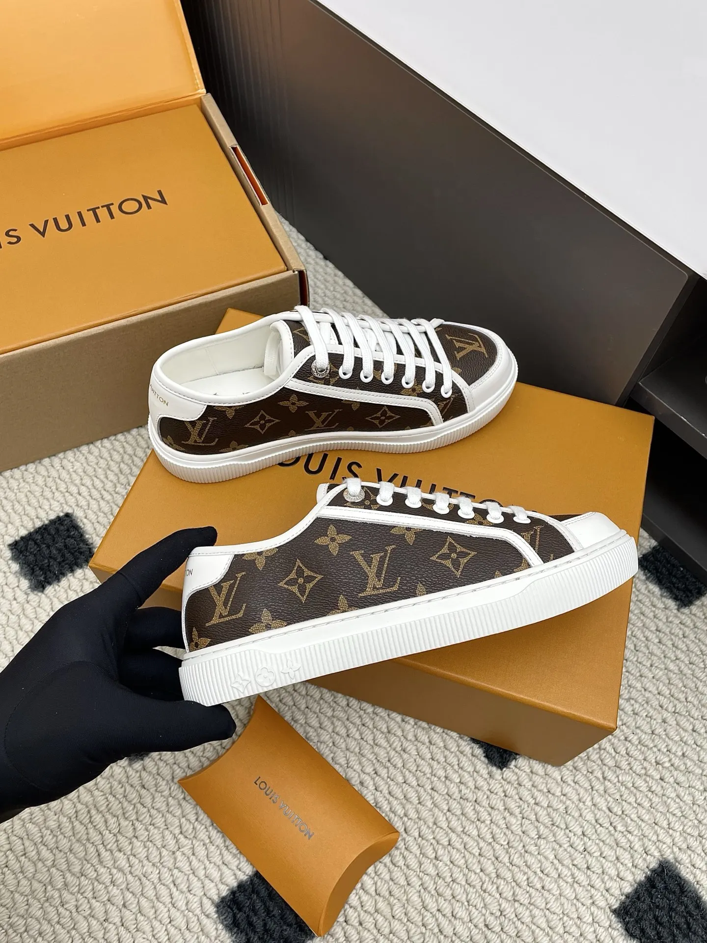 ルイヴィトン Lagoon ブラウン厚底スニーカー