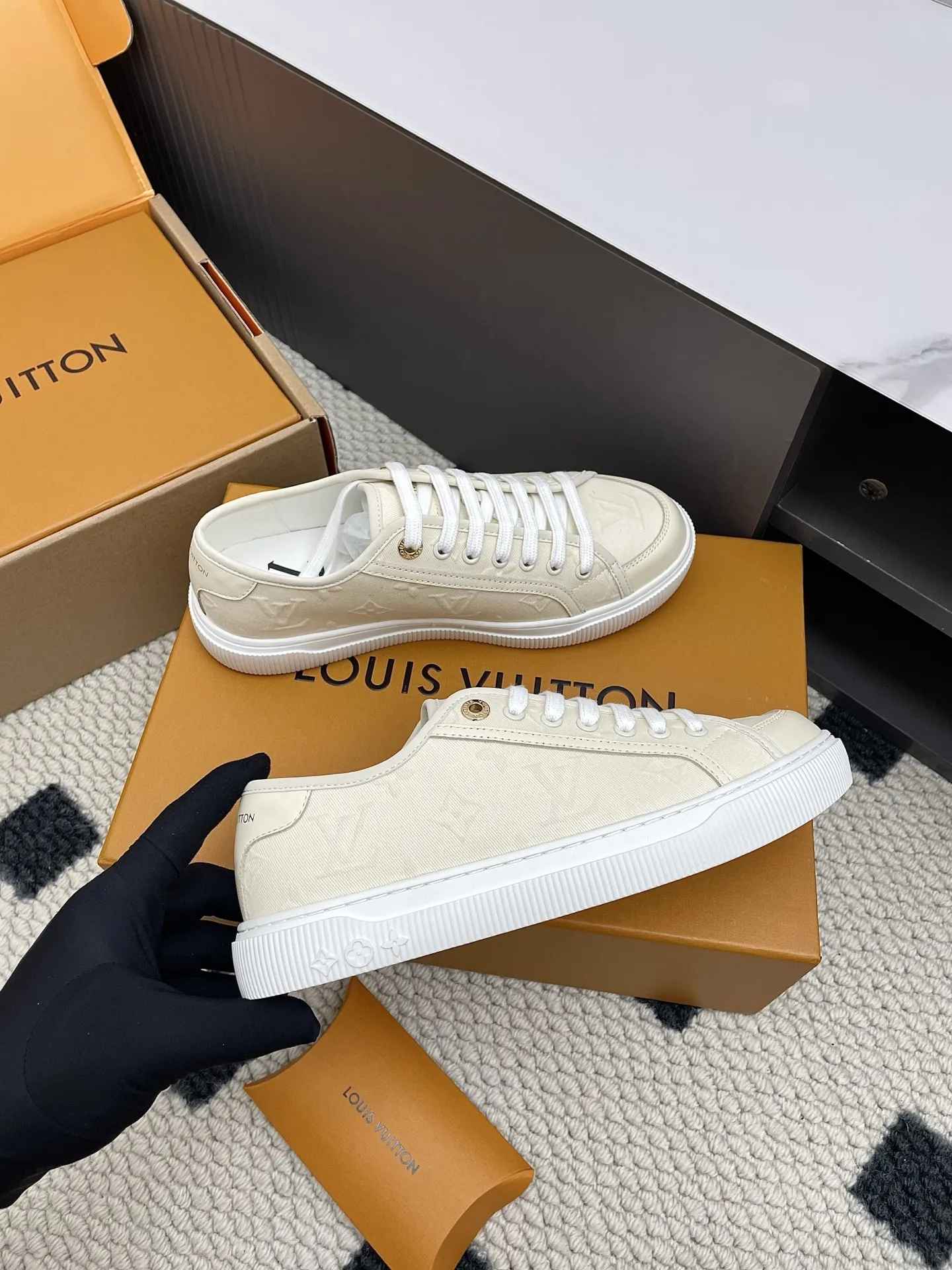 LOUIS VUITTON Lagoon ホワイト厚底スニーカー