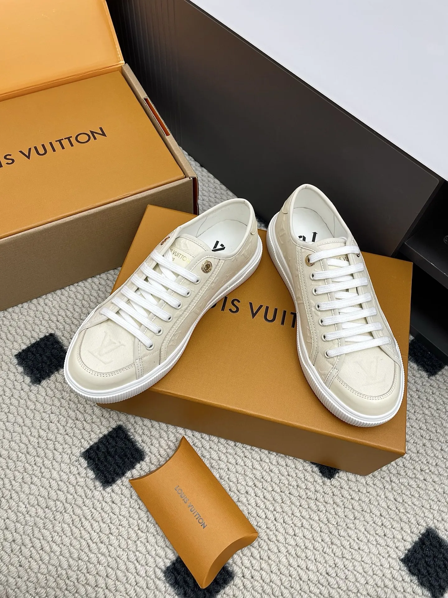 LOUIS VUITTON Lagoon ホワイト厚底スニーカー - 画像 (4)