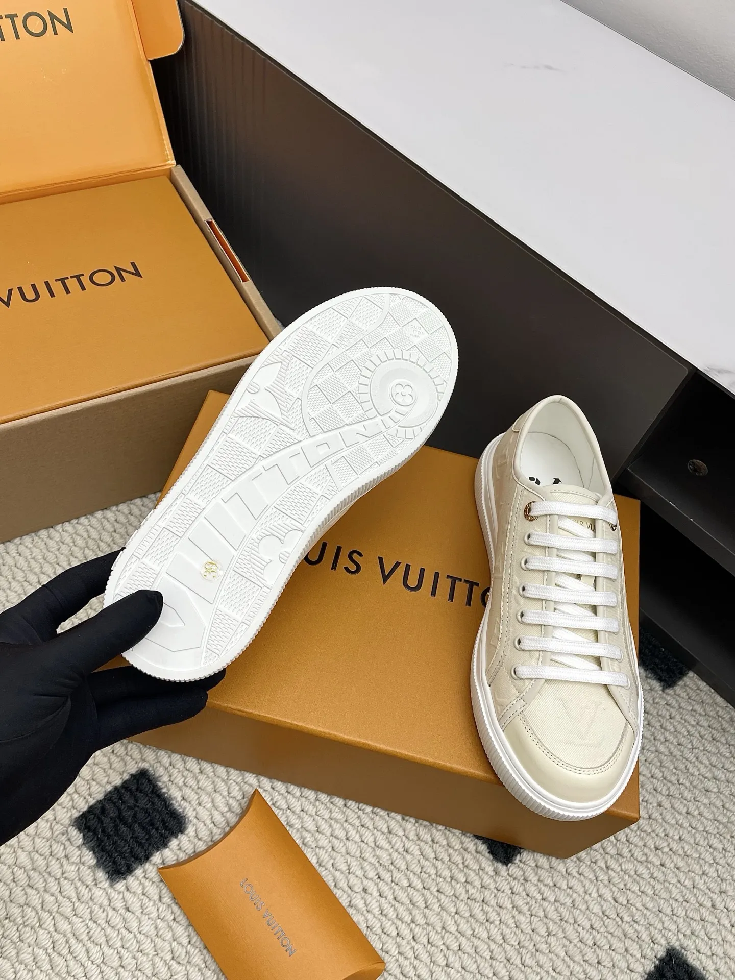 LOUIS VUITTON Lagoon ホワイト厚底スニーカー - 画像 (6)