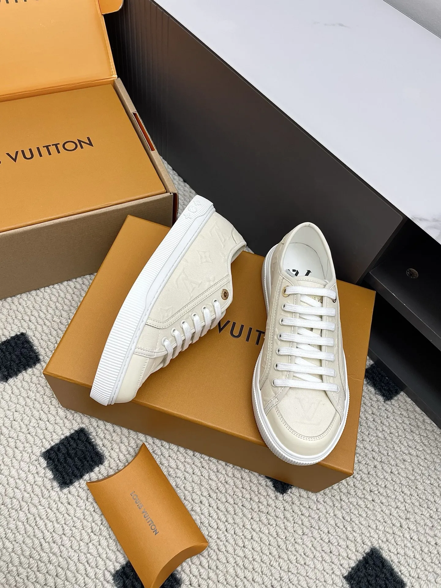 LOUIS VUITTON Lagoon ホワイト厚底スニーカー - 画像 (7)