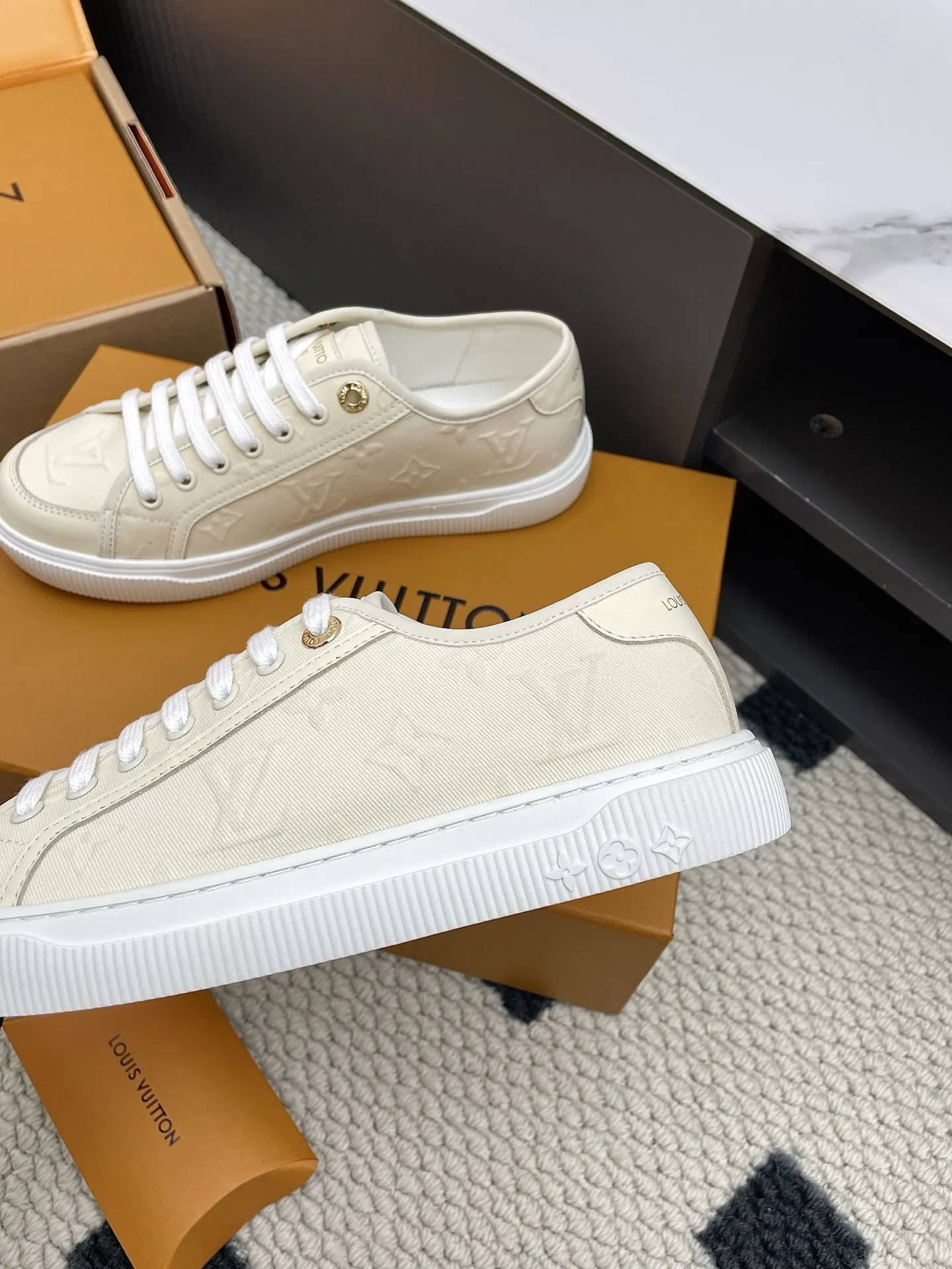 LOUIS VUITTON Lagoon ホワイト厚底スニーカー - 画像 (9)