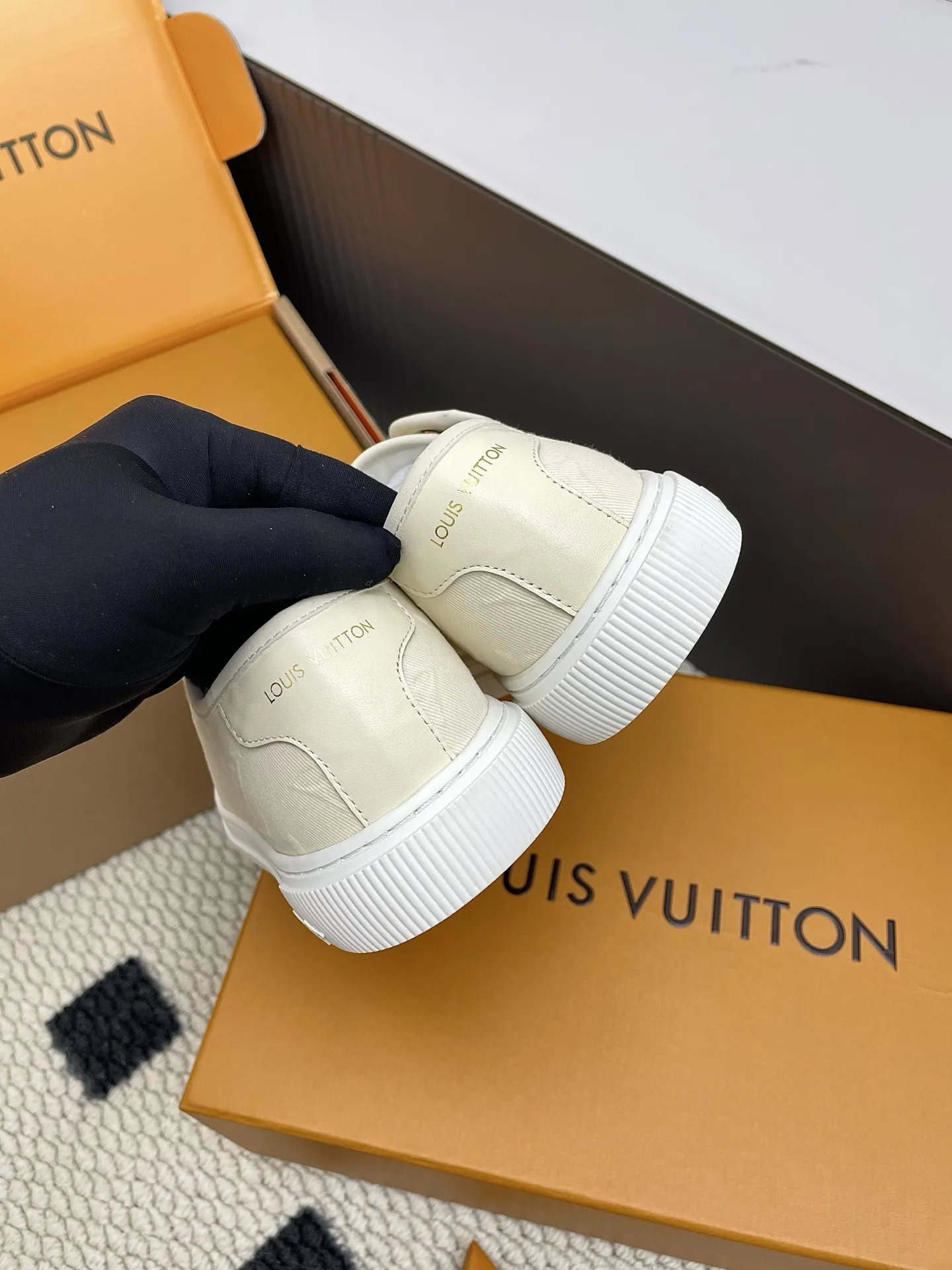 LOUIS VUITTON Lagoon ホワイト厚底スニーカー - 画像 (11)