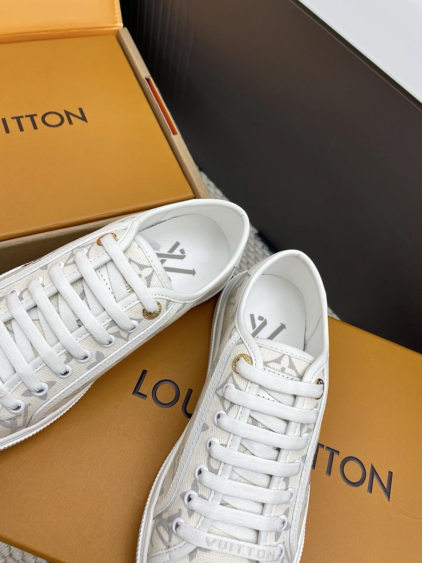 ルイヴィトン Lagoonシリーズ ホワイト刺繍スニーカー - 画像 (9)