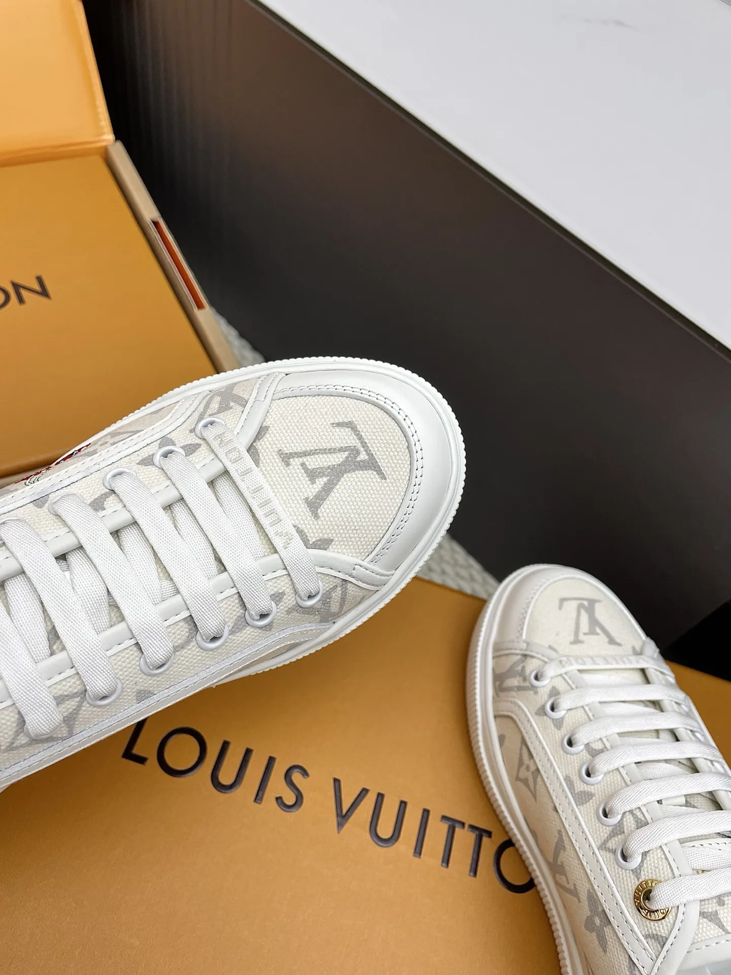 ルイヴィトン Lagoonシリーズ ホワイト刺繍スニーカー - 画像 (10)