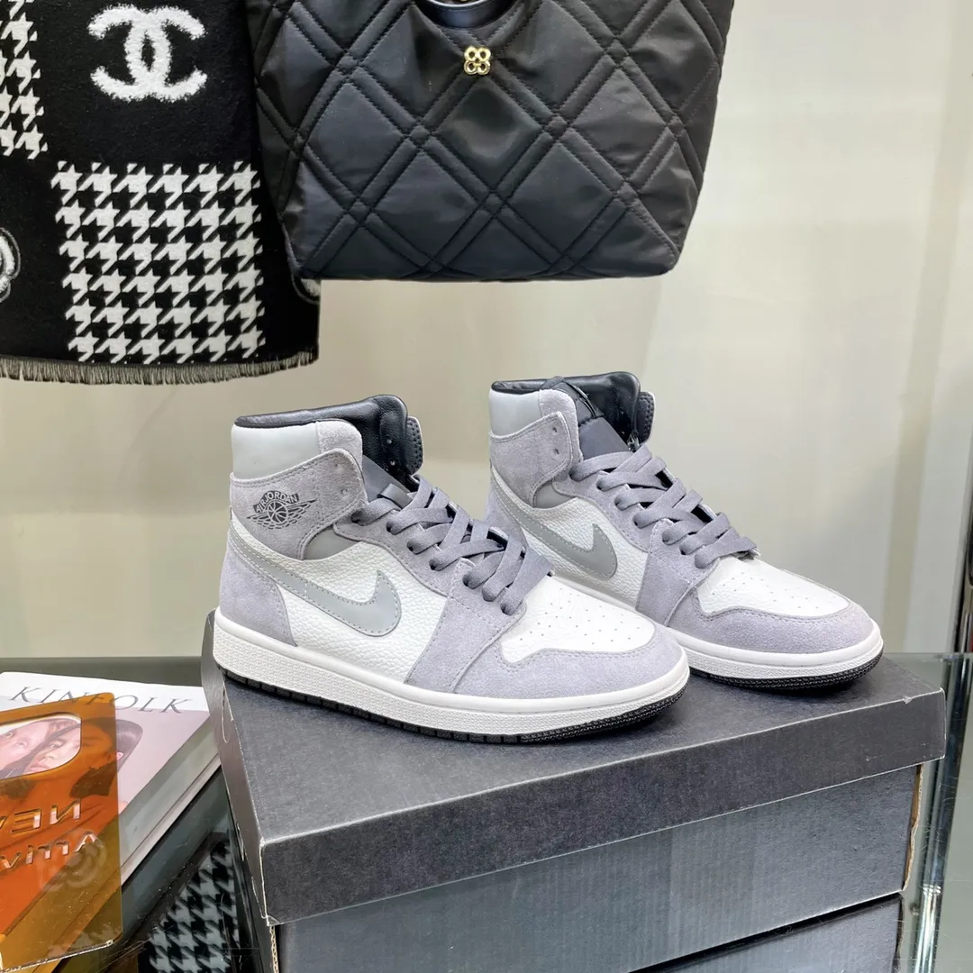 Nike WMNS Air Jordan 1 Mid Light Bone グレー中帮