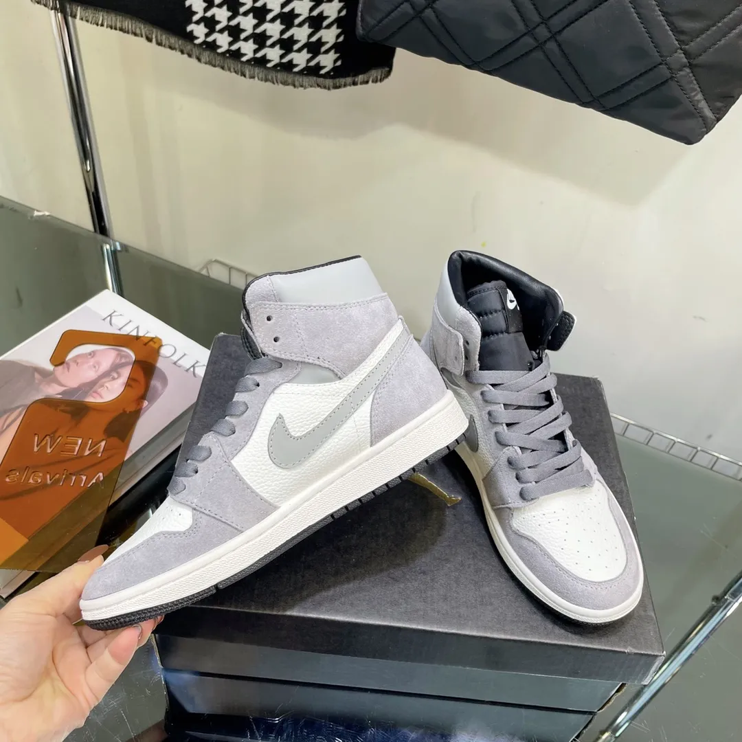 Nike WMNS Air Jordan 1 Mid Light Bone グレー中帮 - 画像 (5)