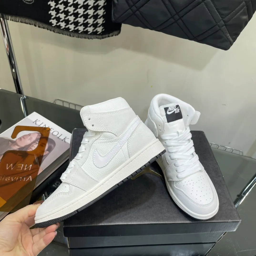 Nike WMNS Air Jordan 1 Mid Light Bone ホワイト中帮 - 画像 (7)