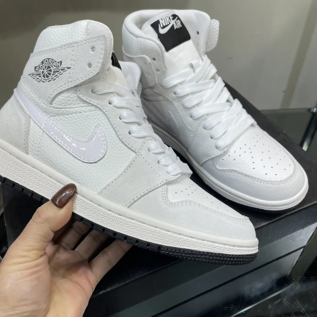 Nike WMNS Air Jordan 1 Mid Light Bone ホワイト中帮 - 画像 (9)
