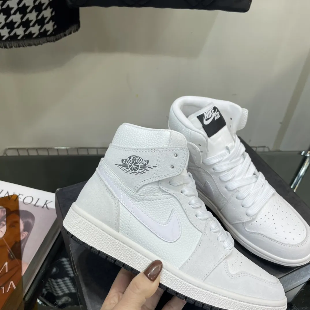 Nike WMNS Air Jordan 1 Mid Light Bone ホワイト中帮 - 画像 (3)