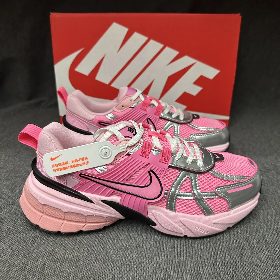 Nike V2K Run Runtekk ピンクシルバー スニーカー