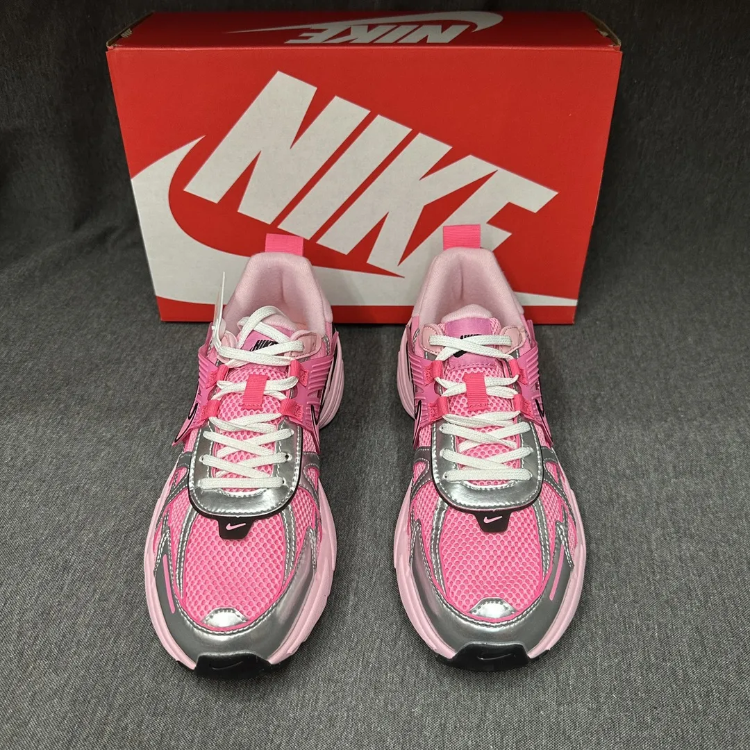 Nike V2K Run Runtekk ピンクシルバー スニーカー - 画像 (3)