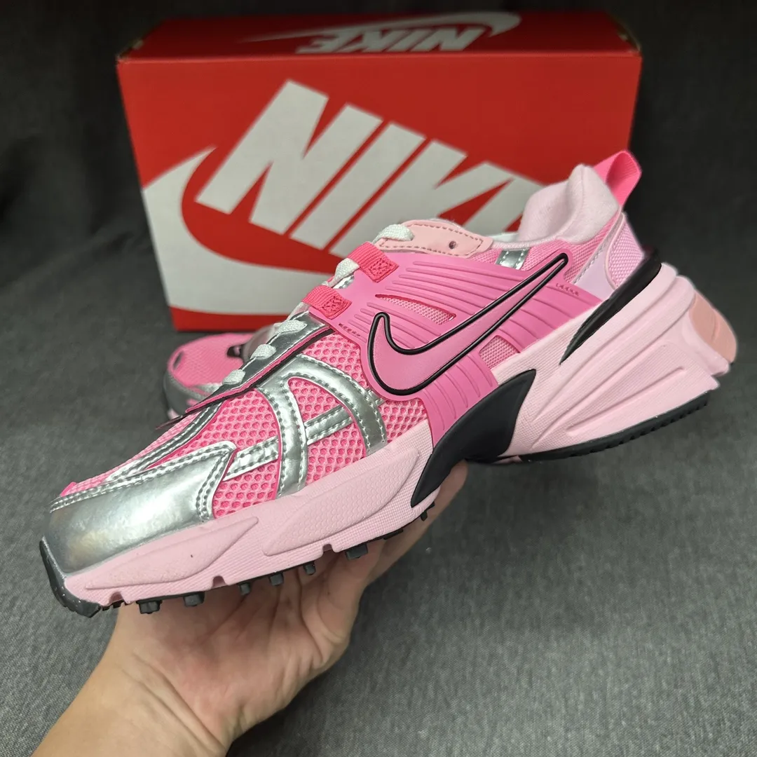 Nike V2K Run Runtekk ピンクシルバー スニーカー - 画像 (7)