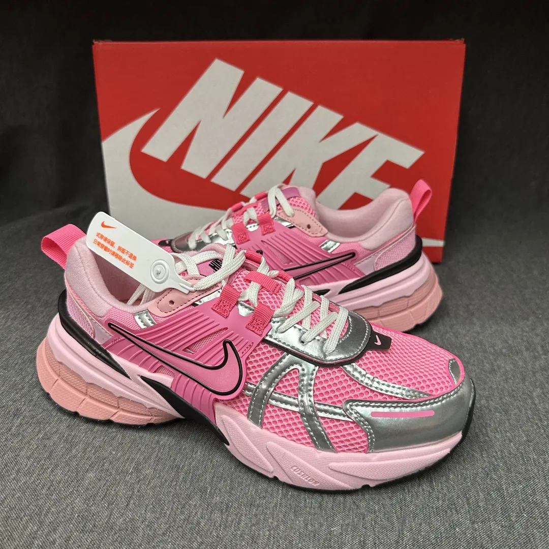 Nike V2K Run Runtekk ピンクシルバー スニーカー - 画像 (9)