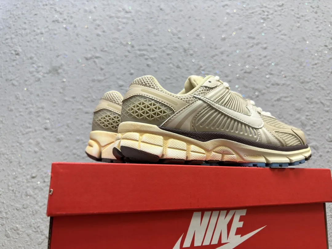 Nike Zoom Vomero 5 SP ヴァストグレー セイル - 画像 (9)