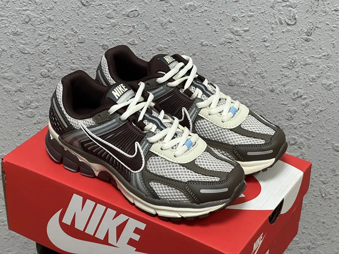 Nike Zoom Vomero 5 SP Vast Grey Sail 復古ランニングシューズ - 画像 (6)