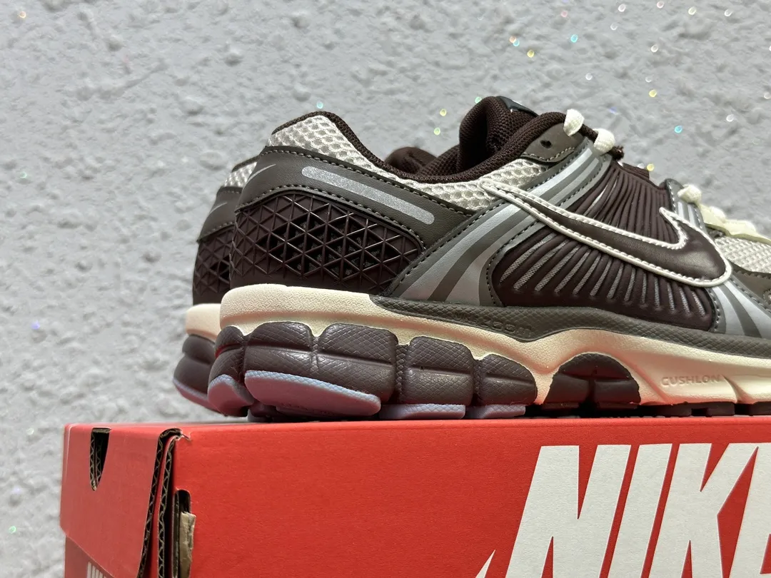 Nike Zoom Vomero 5 SP Vast Grey Sail 復古ランニングシューズ - 画像 (9)