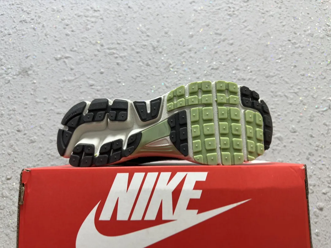 Nike Zoom Vomero 5 SP Vast Grey Sail 復古ランニングシューズ - 画像 (5)