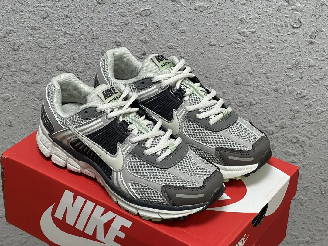 Nike Zoom Vomero 5 SP Vast Grey Sail 復古ランニングシューズ - 画像 (6)