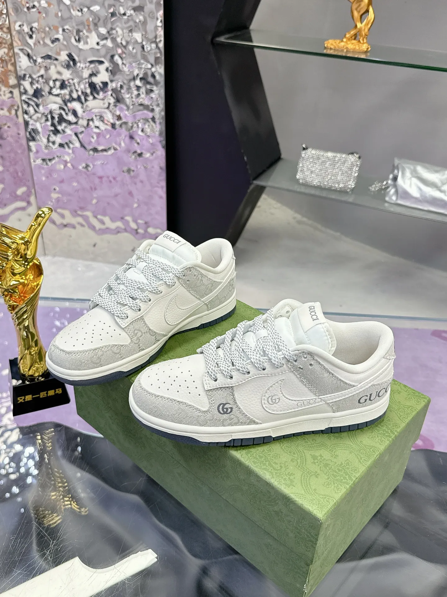 Gucci x Nike Dunk SB 白米色スニーカー - 画像 (5)