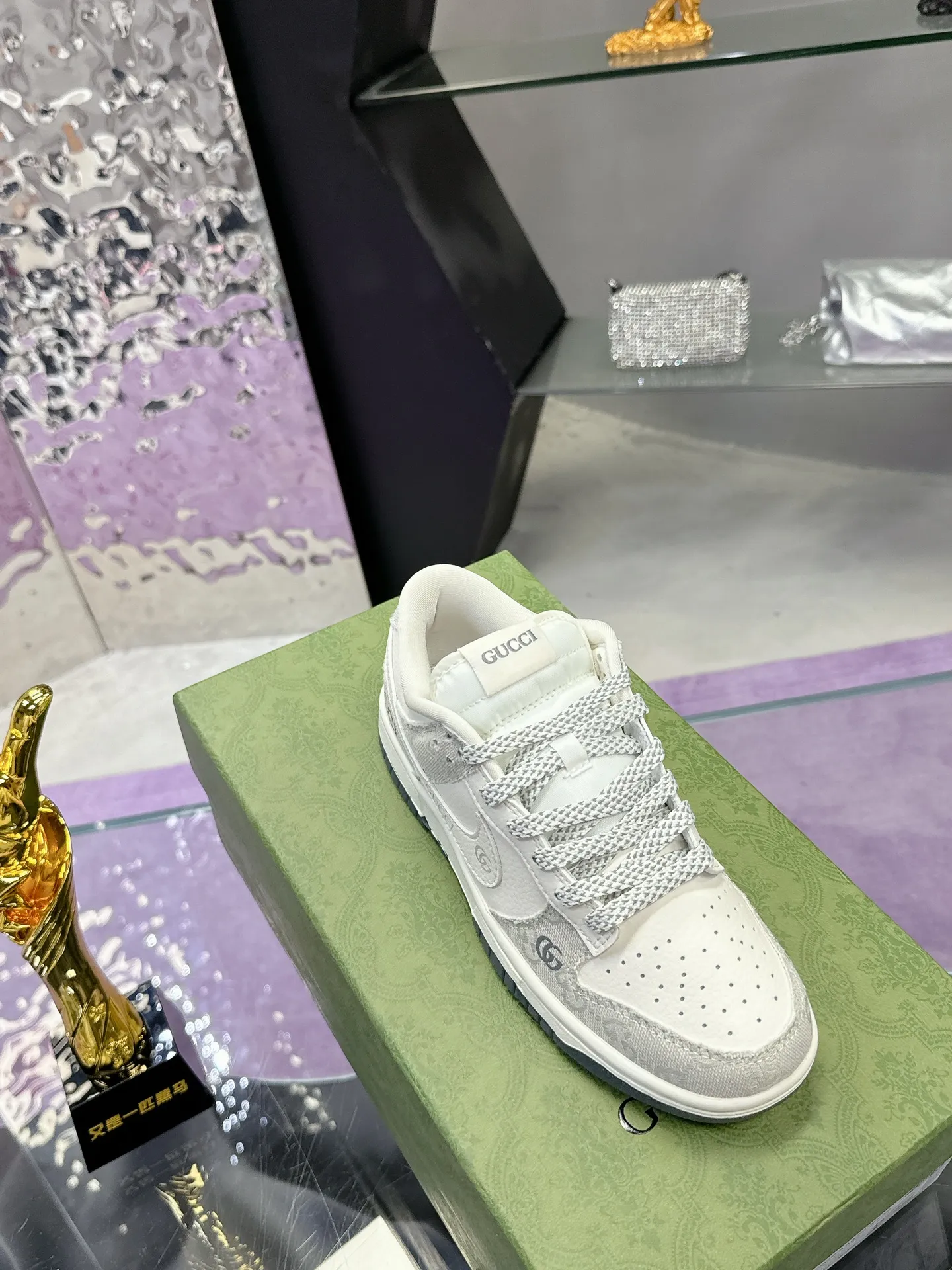 Gucci x Nike Dunk SB 白米色スニーカー - 画像 (7)