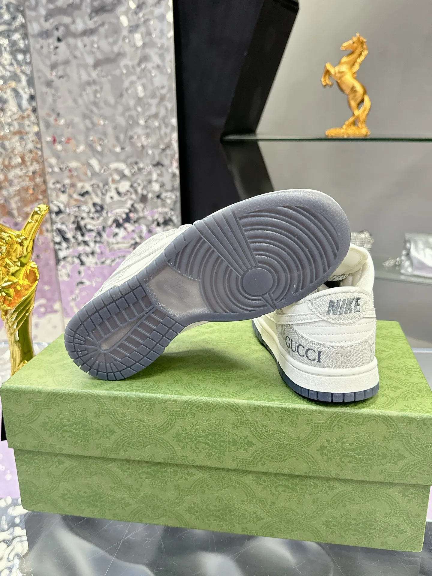 Gucci x Nike Dunk SB 白米色スニーカー - 画像 (10)