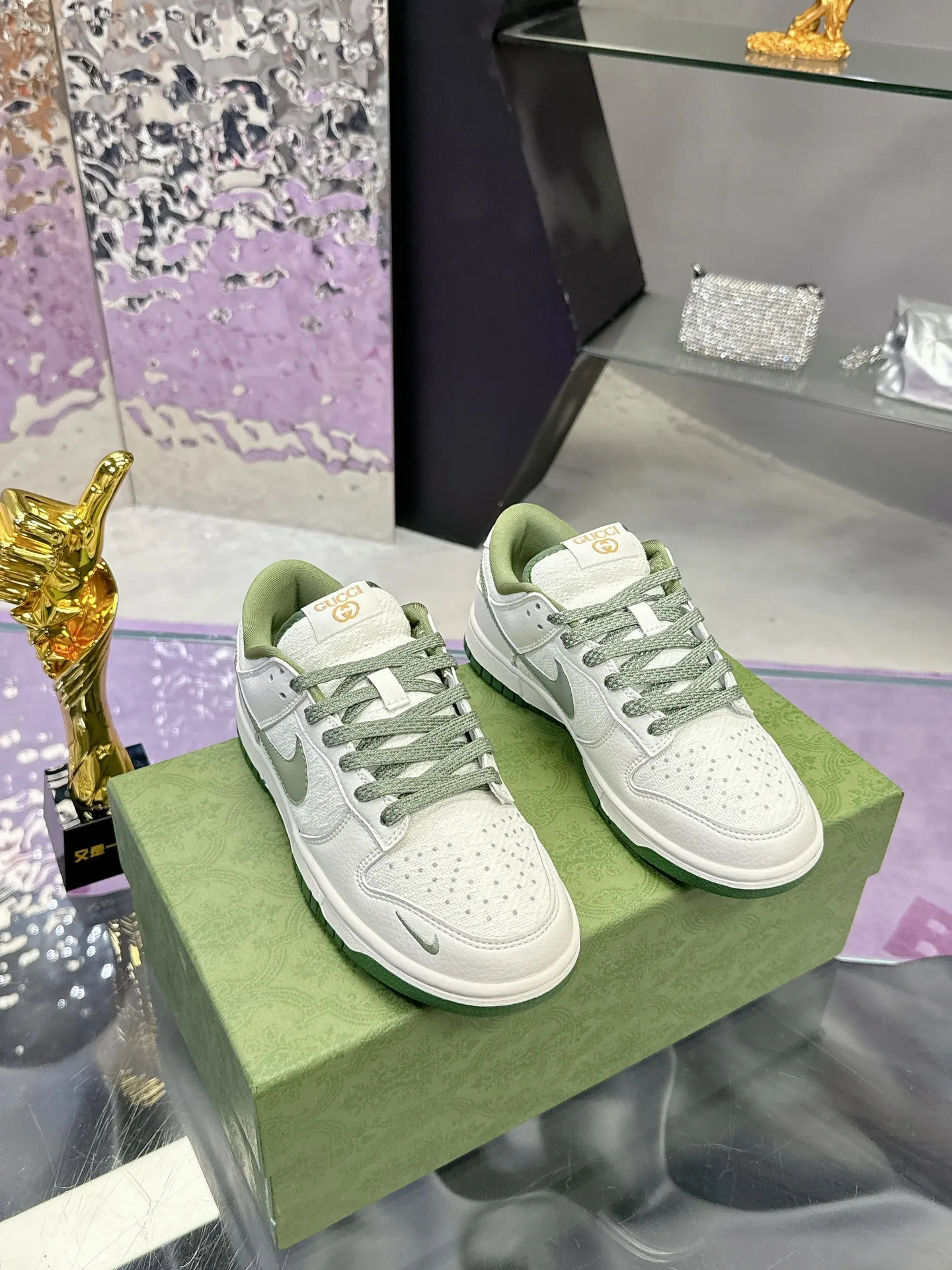 Gucci x Nike Dunk SB 白緑コラボスニーカー - 画像 (3)
