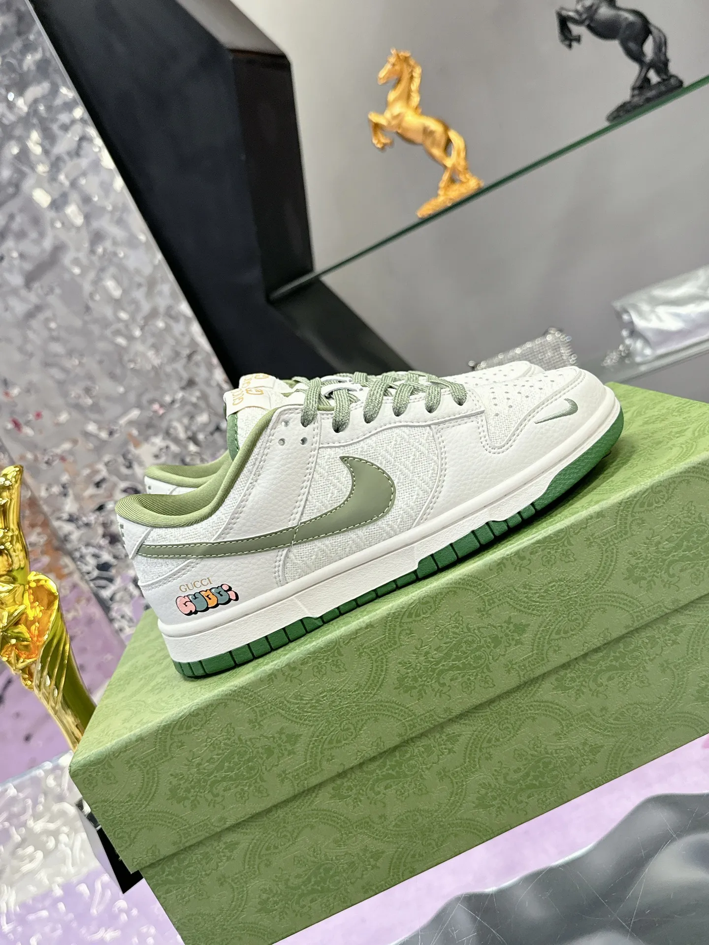 Gucci x Nike Dunk SB 白緑コラボスニーカー - 画像 (4)