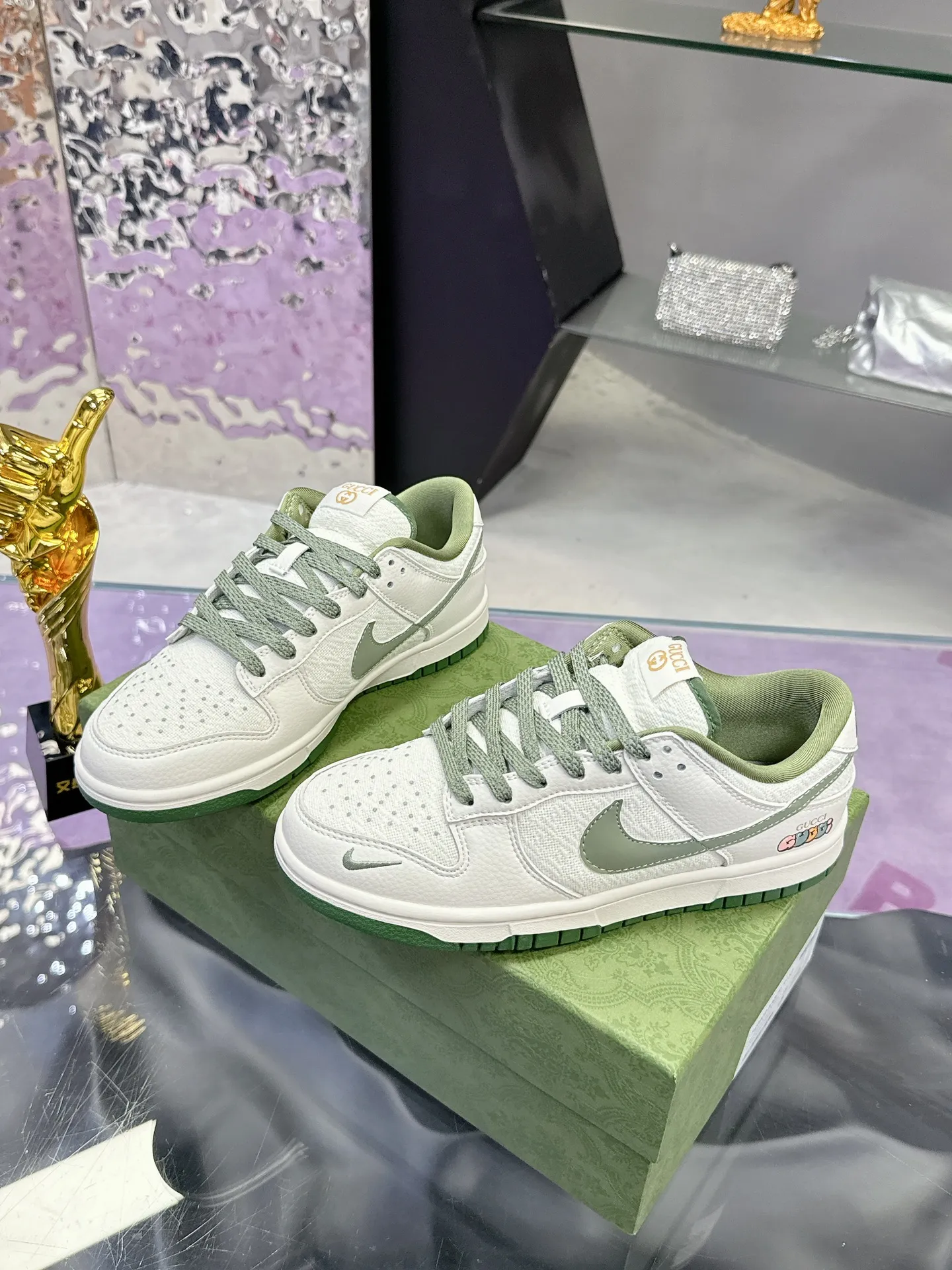 Gucci x Nike Dunk SB 白緑コラボスニーカー - 画像 (5)
