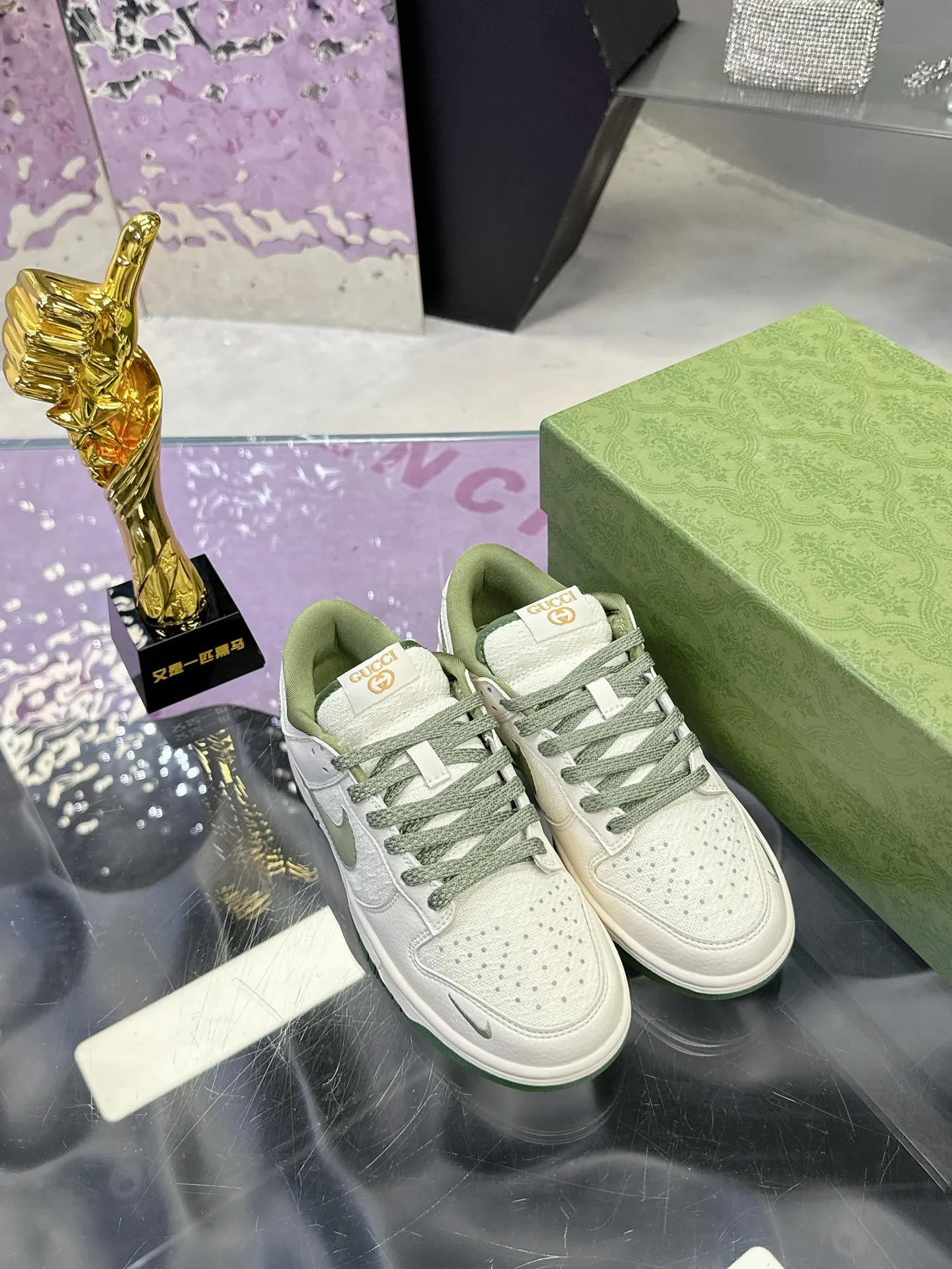 Gucci x Nike Dunk SB 白緑コラボスニーカー - 画像 (6)