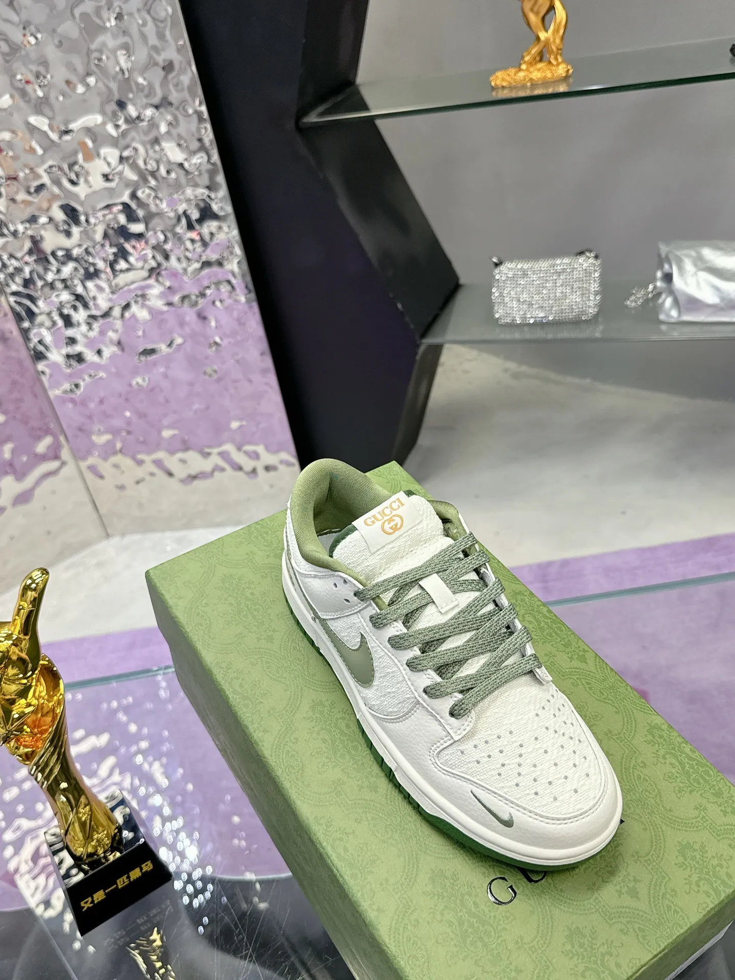 Gucci x Nike Dunk SB 白緑コラボスニーカー - 画像 (7)