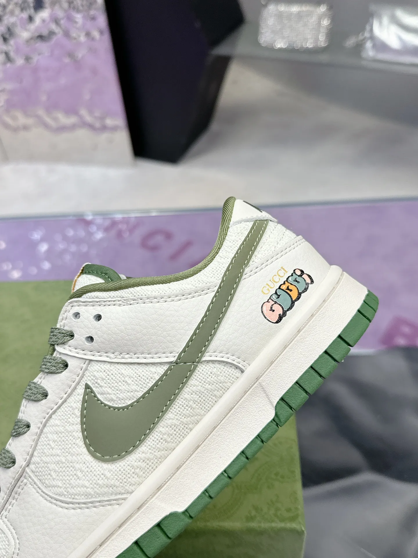 Gucci x Nike Dunk SB 白緑コラボスニーカー - 画像 (10)