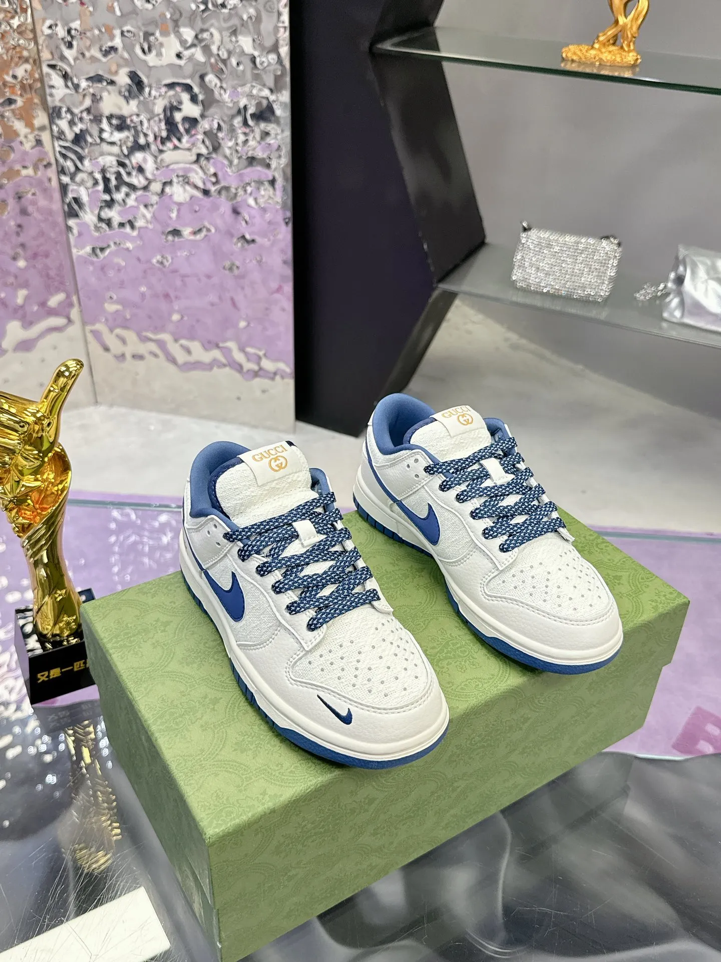 Gucci x Nike Dunk SB クリームカラースニーカー - 画像 (3)