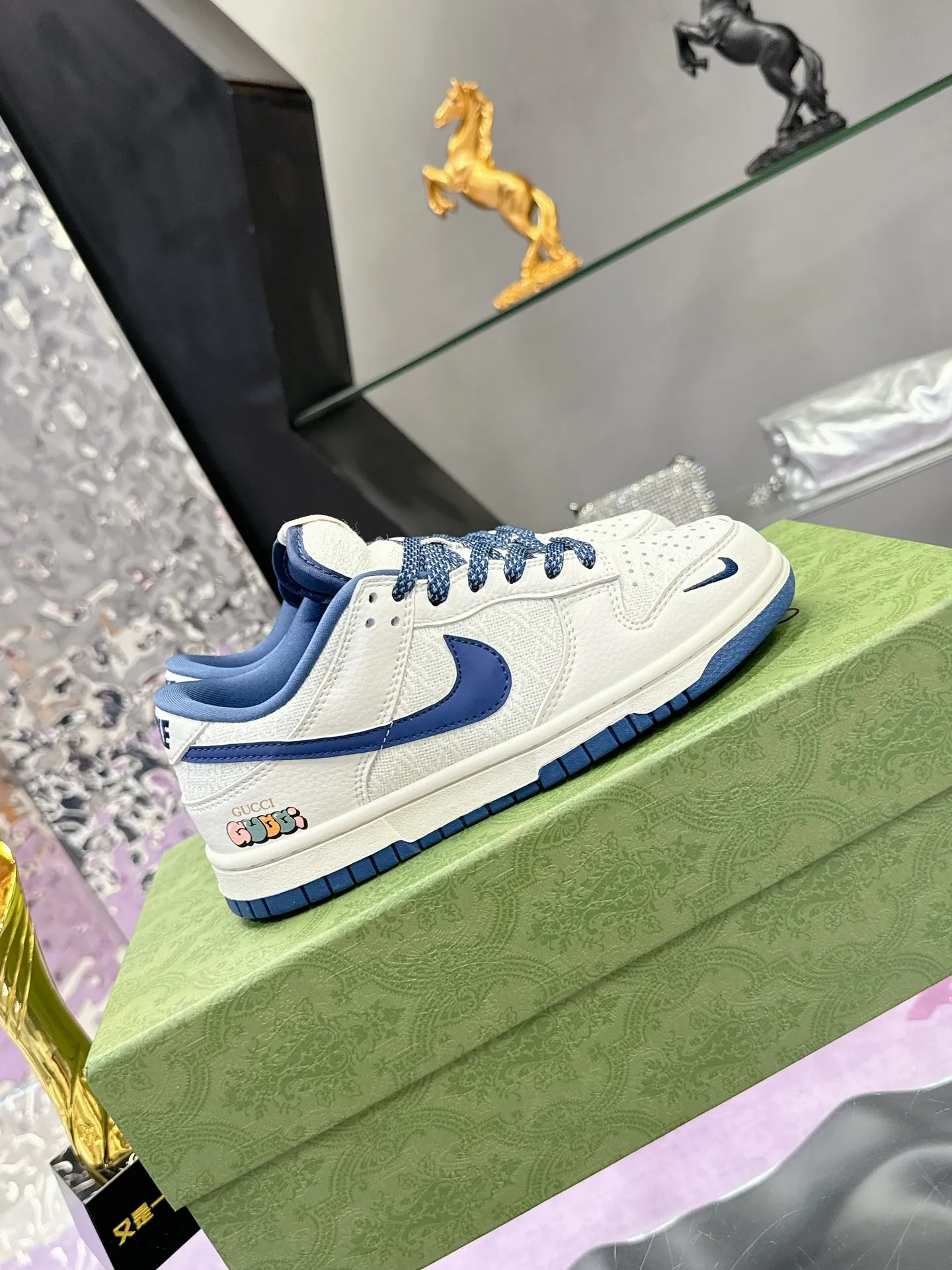Gucci x Nike Dunk SB クリームカラースニーカー - 画像 (4)