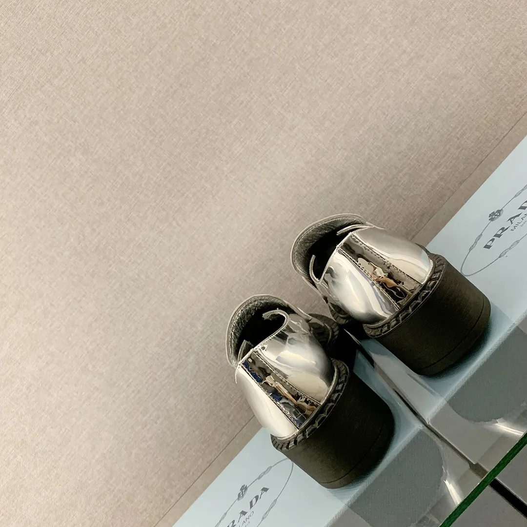 Prada シルバーローファー 新作スタイル - 画像 (8)