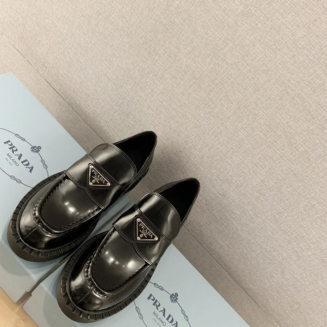 Pradaブラックレザーローファー4.5cmヒール - 画像 (3)